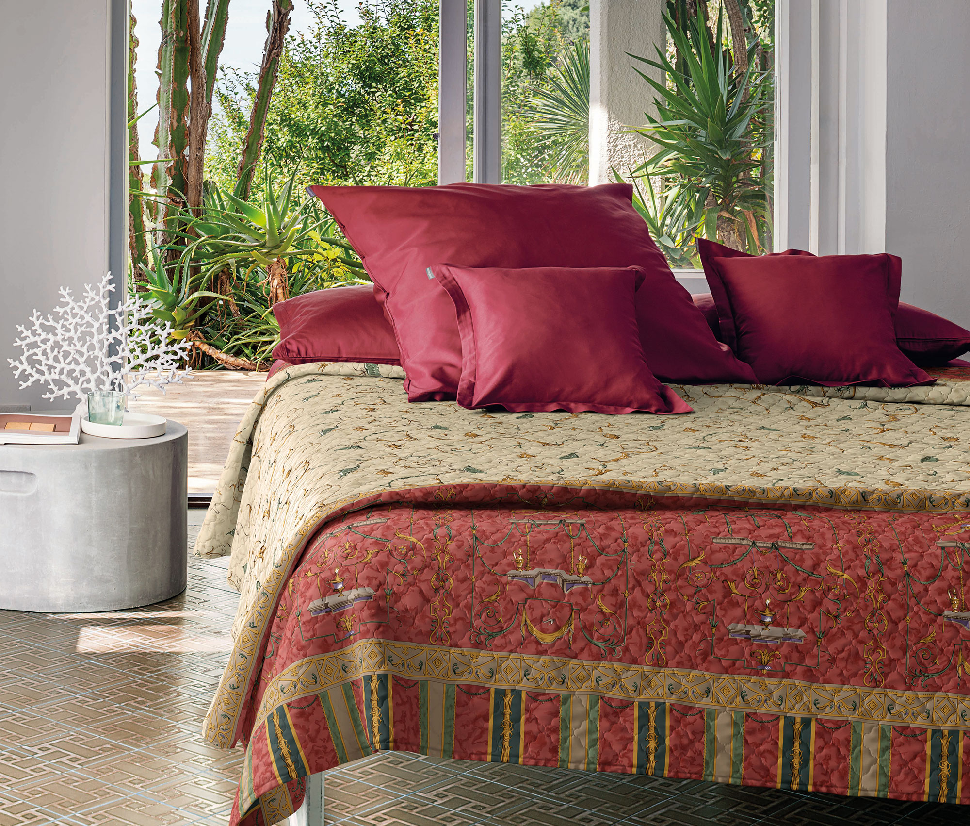 Bassetti Tagesdecke OPLONTIS | V8 Rot